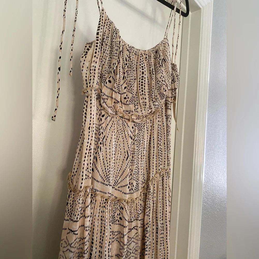 Woman’s dress - Picture 3 of 7